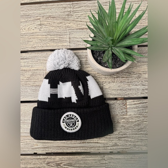 Women's NFL Black and Gray Las Vegas RAIDERS Beanie, one size - Picture 2 of 2